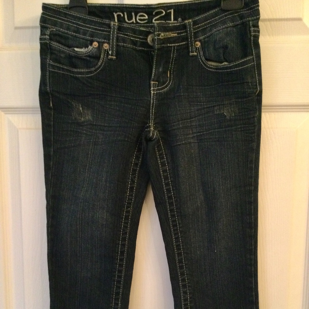 Cute, cool dark denim stretch capris for summer